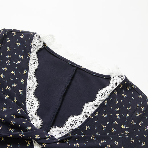 西遇扭结蕾丝花边V领法式碎花连衣裙女秋季新款收腰显瘦长裙V0051168 商品图5