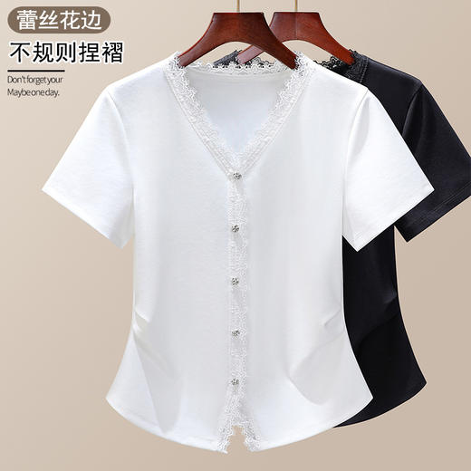 「自j」全新升级【铂金会员119/天猫159/差价40】(01154)洛诗琳法式蕾丝拼接V领T恤2025夏季新款气质显瘦开叉上衣 商品图0