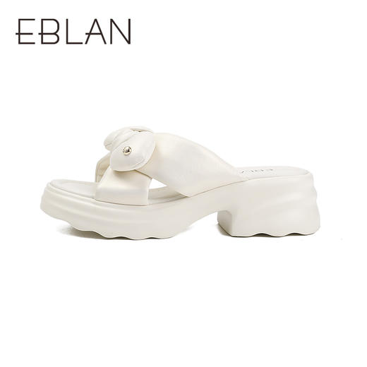 2楼伊伴2025年夏季珠光小奶芙珠光羊皮鞋面凉鞋B25320501 商品图1