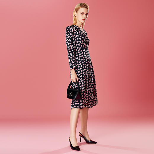 EITIE爱特爱V领收腰显瘦气质印花连衣裙秋季新款7907621 商品图3