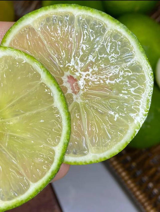 【京津冀包邮】控体KPI终结者！脸都小一圈
香水柠檬VC含量为100g！VC含量爆炸💥！刚好补充控体最缺的VC！！
柠檬皮薄肉厚，还是无籽的，轻轻一捏汁水就爆出来了！2斤 商品图0