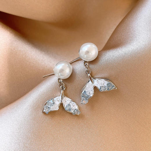 【福利款~】s925银针蓝色渐变鱼尾珍珠耳钉小众轻奢高级感耳环气质百搭耳饰女 商品图3