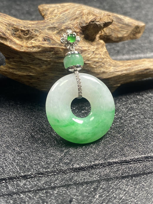 【FC0063】18K金镶嵌翡翠飘绿平安环吊坠  色泽阳绿 半山半水 美观大气 商品图1