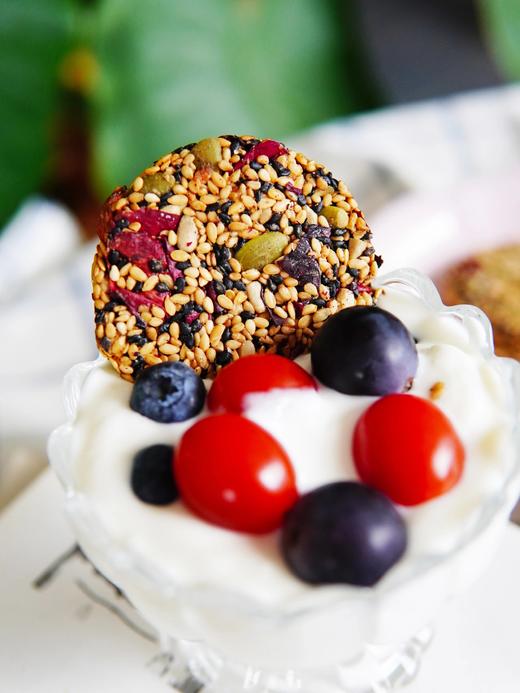 品牌直发39.9到手约15片慢沏种子循环饼天然雌激素满口都是天然种子的味道一块饼全装下开袋即食的养生小零食基地直邮 商品图2