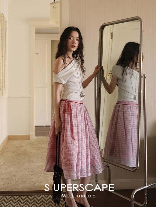 素舶 高弹棉亲肤透气一字领斜肩修身褶皱T恤上衣SUPERSCAPE 商品图0