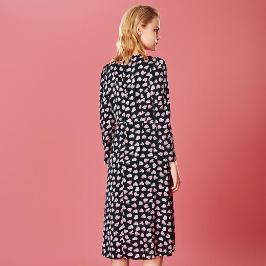 EITIE爱特爱V领收腰显瘦气质印花连衣裙秋季新款7907621 商品图5