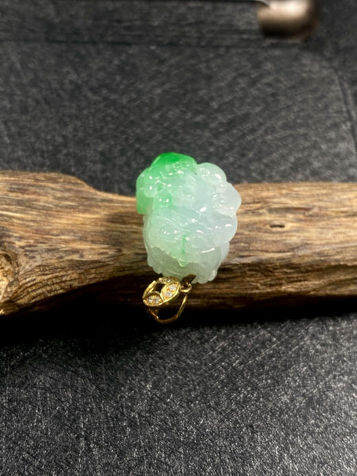 【FC0067】18K金镶嵌翡翠飘绿貔貅吊坠 水润光泽 色泽阳绿 精致美观 商品图1