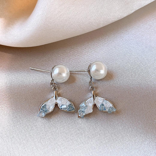 【福利款~】s925银针蓝色渐变鱼尾珍珠耳钉小众轻奢高级感耳环气质百搭耳饰女 商品图1