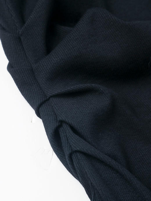 通勤约会都可 黑色长袖连衣裙 侧腰褶皱 显瘦气质 百搭长裙 商品图3