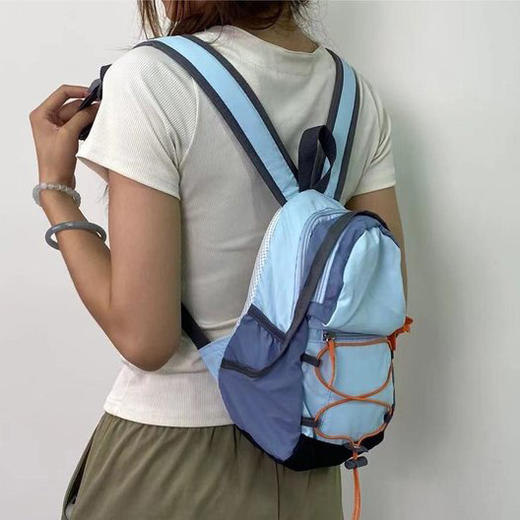 热卖！高颜值 轻便能装！2025年新款S系列 椒盐和猫 户外撞色多用途双肩登山包 撞色设计 轻盈方便 商品图3