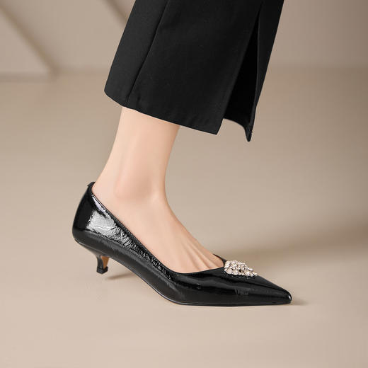 【预售5天】精致复古真皮水钻气质中跟鞋春秋新款尖头低跟百搭浅口单鞋MBJR&6942 商品图2