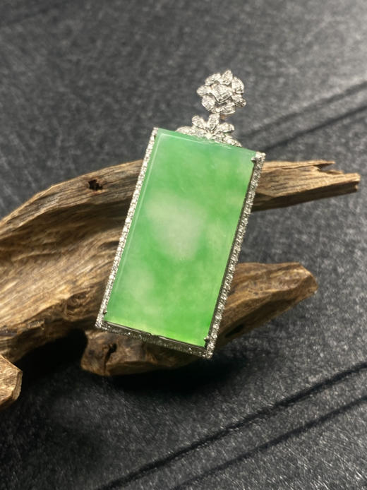 【FC0080】18K金镶嵌翡翠飘绿无事牌吊坠 玉质细腻 节约大气 商品图3