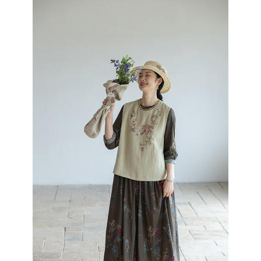 牧衣游原创 手工刺绣棉麻混织马夹早秋古朴文艺百搭圆领马甲 瑙河 商品图2