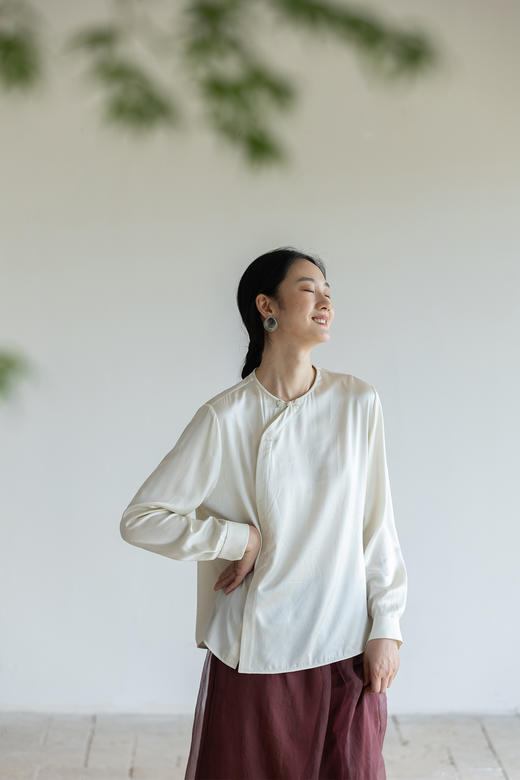 牧衣游 22姆米净色真丝衬衫新款轻薄垂感文艺极简新中式上衣 忆尔 商品图5