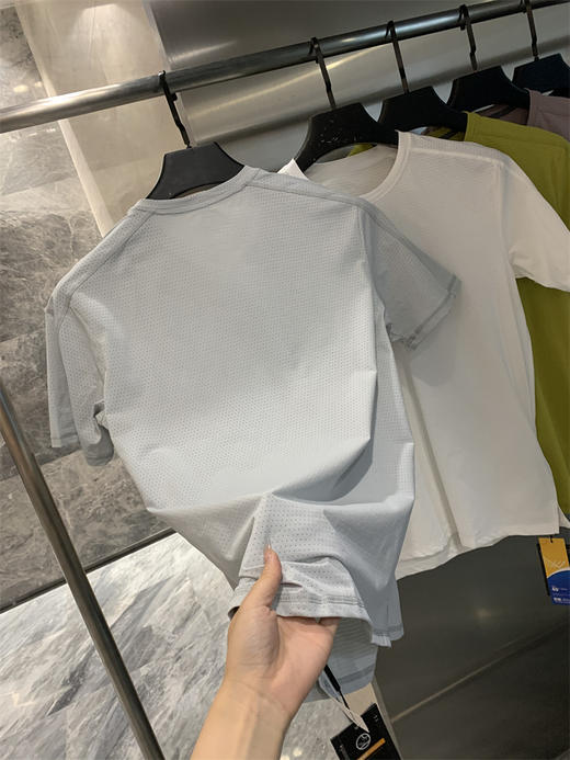 全身透气网孔！UPF40 袋装夏季防晒黑科技净色休闲短袖情侣款 商品图8