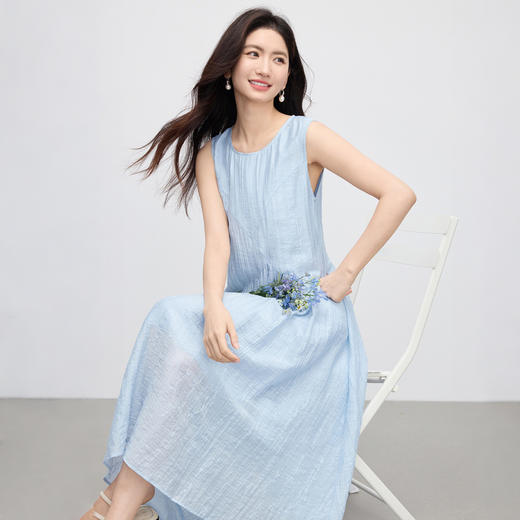 【周末秒杀】熙世界莱赛尔蓝色背心连衣裙女夏季新款气质圆领法式度假无袖裙子 商品图4