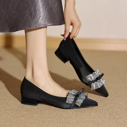 【预售5天】秋季新款女鞋时尚水钻粗矮跟尖头浅口单鞋女ZF&25194 商品图2