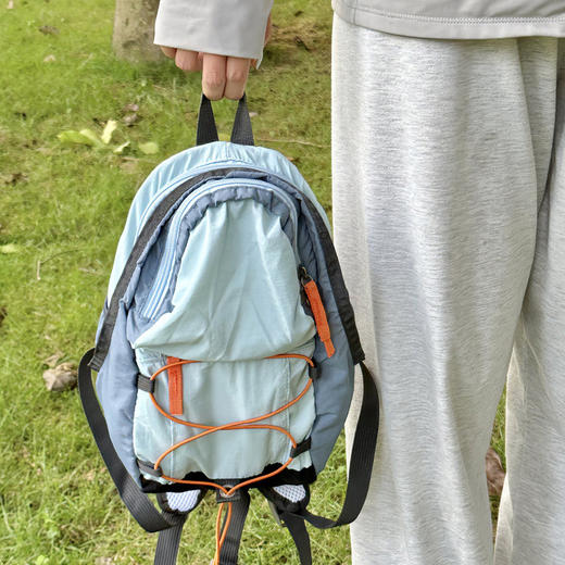 热卖！高颜值 轻便能装！2025年新款S系列 椒盐和猫 户外撞色多用途双肩登山包 撞色设计 轻盈方便 商品图12