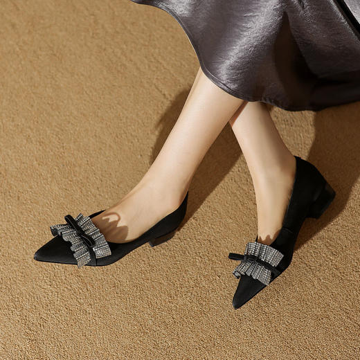 【预售5天】秋季新款女鞋时尚水钻粗矮跟尖头浅口单鞋女ZF&25194 商品图3