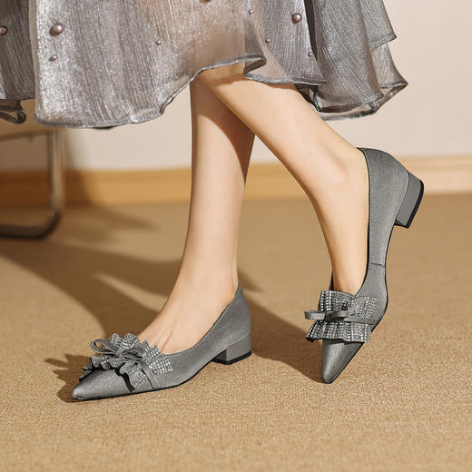 【预售5天】秋季新款女鞋时尚水钻粗矮跟尖头浅口单鞋女ZF&25194 商品图1