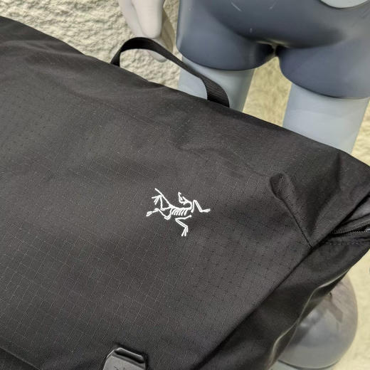 外贸原单 ARC’TERYX/始祖鸟 Granville 10 始祖鸟邮差包
尺寸：34*42*13cm 商品图2