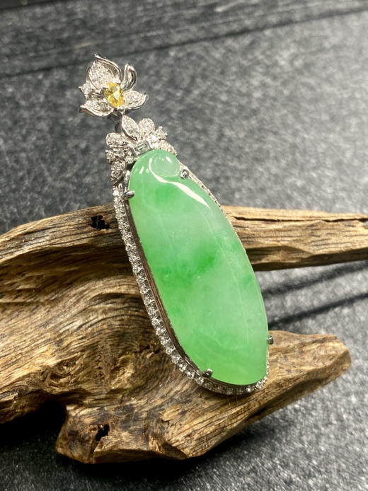 【FC0079】18K金镶嵌翡翠飘绿福瓜吊坠 玉质细腻 色泽阳绿 商品图2