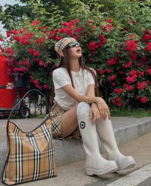 巴宝莉  骑士徽标 最新格纹托特包 长版（EJ*MM） 商品图9