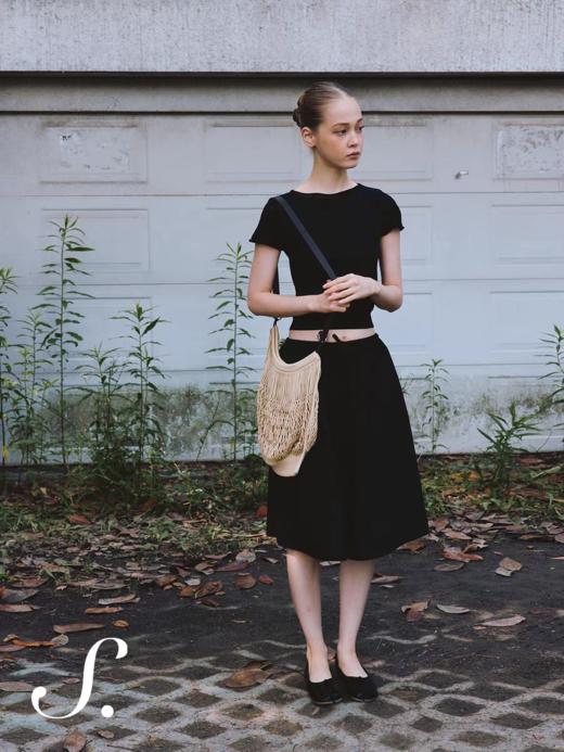 shyshystill/shy202504036/一字领麻感卷边针织纯色两色小上衣 商品图1