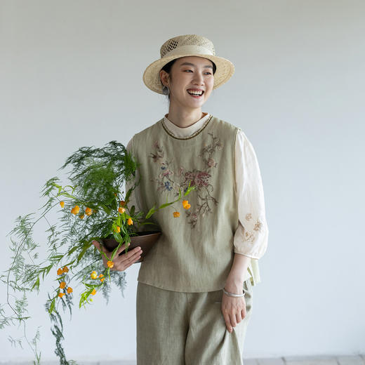 牧衣游原创 手工刺绣棉麻混织马夹早秋古朴文艺百搭圆领马甲 瑙河 商品图0