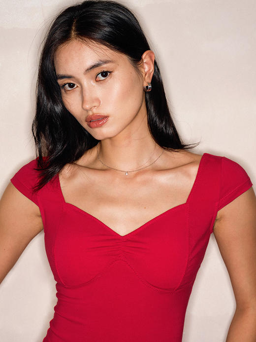 TR她热 玫瑰小衫 红色弹力防晒带胸垫复古鸡心领T恤短袖上衣 商品图4