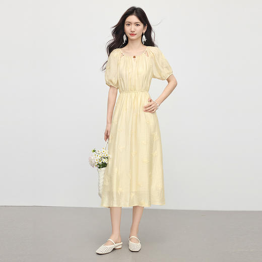 【专属特价】熙世界【含亚麻】波嬉风刺绣连衣裙女夏季新款泡泡袖显瘦收腰长裙 商品图2