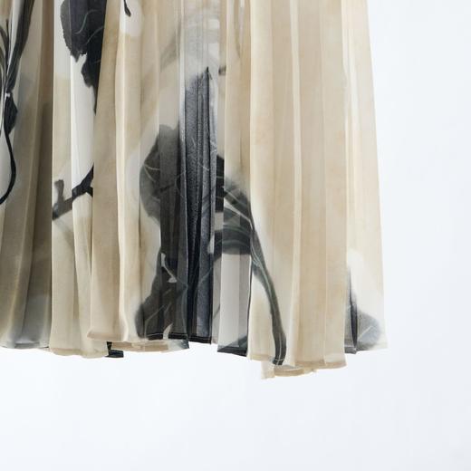 「自」全新升级【铂金会员330/天猫439/差价109】(11821)洛诗琳气质东方花影印花半身裙2025夏季新款压褶A字裙女 商品图3