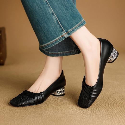 【预售5天】复古新款方头真皮褶皱软牛皮拼接浅口鞋法式粗低跟单鞋女NJMK&K1709 商品图0