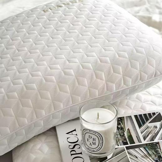 10楼 富安娜 尊享深睡π零压对枕 70cm*42cm  吊牌价1180元/对  活动价299元/对 商品图1