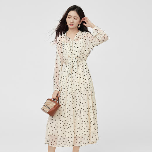 【五折购】熙世界波点连衣裙女长袖2025年早秋新款法式气质收腰飘带雪纺长裙 商品图4