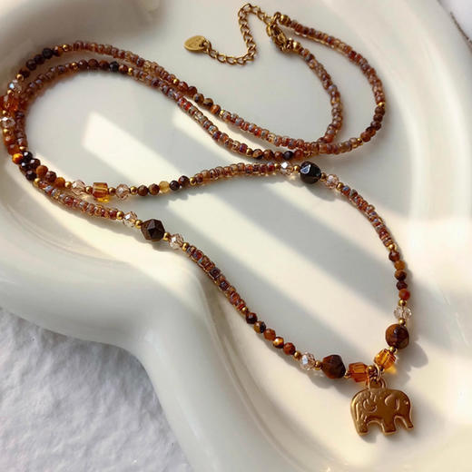 雀说 咖色小象串珠虎眼石项链轻奢小众高级感气质长款高档毛衣链配饰NK433 商品图0