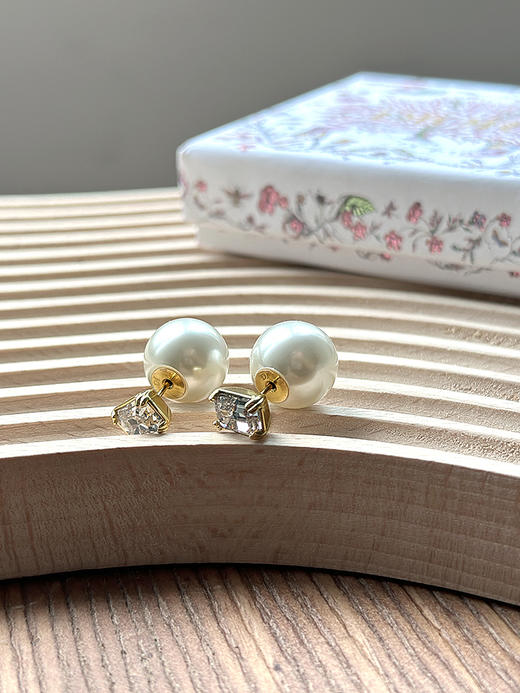 现货 THS-无 D家 甜甜方糖系列 方糖水晶+珍珠+经典 logo耳饰 2色 CU1317 商品图5