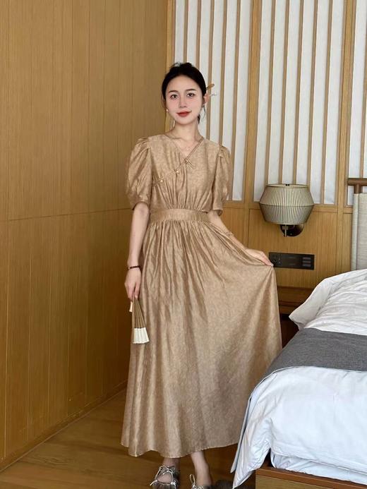 【必入推荐】 80%天丝【MYBL】8630天丝提花新中式束腰V领盘扣长款连衣裙-喜出 商品图8