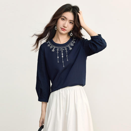 【周四狂欢价】熙世界民族风刺绣圆领T恤女初秋2025年新款宽松慵懒风七分袖上衣 商品图4