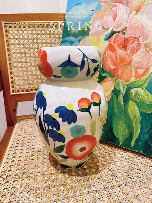 卡尔莫陶瓷手绘植物花卉不规则花瓶 商品图3