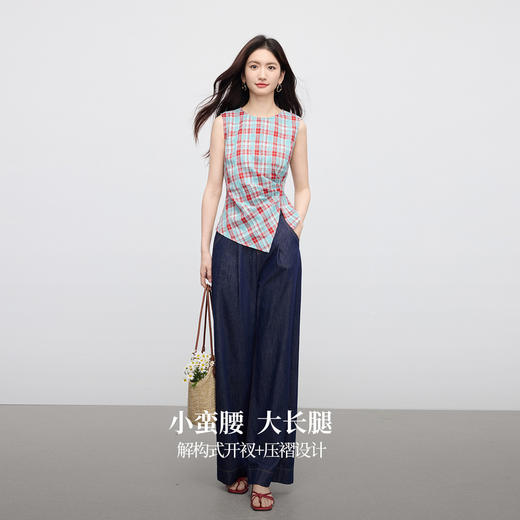 【07/30新品6.5折】熙世界复古红蓝格纹无袖背心女夏季设计感修身不规则褶皱开叉上衣 商品图3