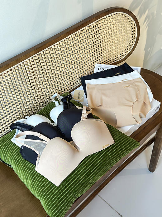 现货 THS-无【不退换】 lap家 半杯素雅无痕聚拢内衣套装 文胸+内裤套装 3色 BP224 商品图1