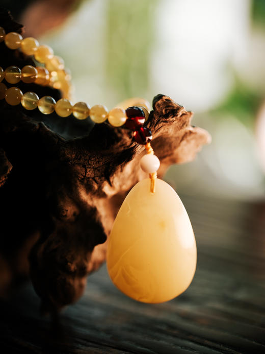 【属土】蜜蜡水滴型项链吊坠【器悟雅玩】 商品图1