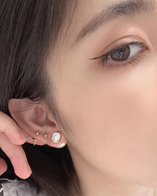 现货 THS-无 D家 甜甜方糖系列 方糖水晶+珍珠+经典 logo耳饰 2色 CU1317 商品图3