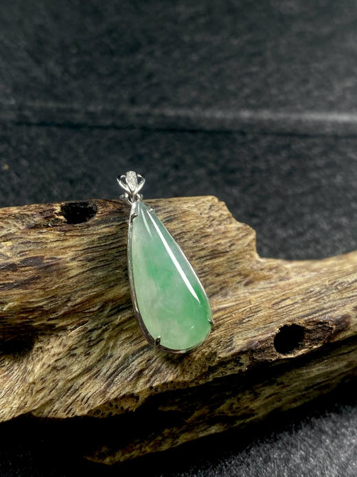 【FC0083】18K金镶嵌翡翠水滴吊坠 水润光泽 色泽亮丽 款式精美 商品图1