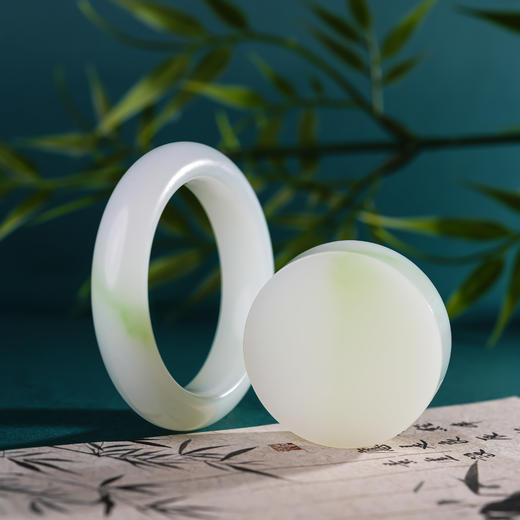 （中国玉都揭阳溯源）翠青·冰底葡萄肉和田玉首饰系列，高货翠青冰点价，冰肌玉骨藏葡萄，腕间凝作一泓清水 商品图0