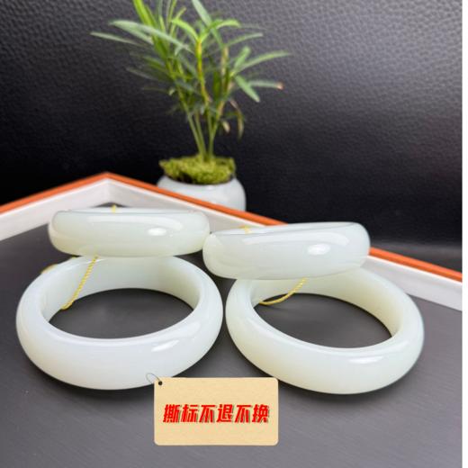 玉美人菲菲-精品和田玉手镯~ 商品图0