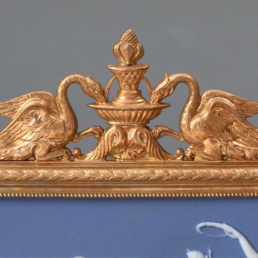 【已售】独角鹿西洋古董法国大理石底座嵌古典人物主题韦奇伍德风瓷片装饰天鹅卷叶纹铜鎏金精雕墨水台 商品图5