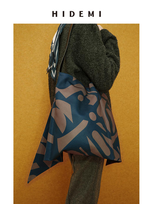 HIDEMI 我们做印花系列手绘纯原创抽象几何感艺术油画印花设计感缎面背包 商品图4