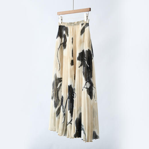 「自」全新升级【铂金会员330/天猫439/差价109】(11821)洛诗琳气质东方花影印花半身裙2025夏季新款压褶A字裙女 商品图0